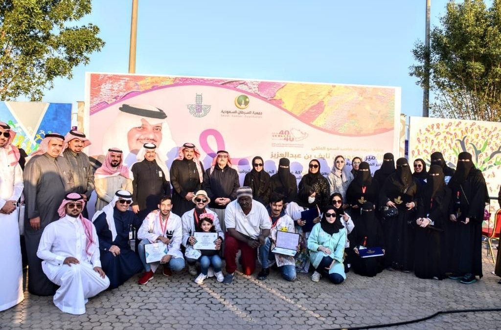 مرضى ومتعافون يدشنون أكبر جدارية بالمملكة لمكافحة السرطان