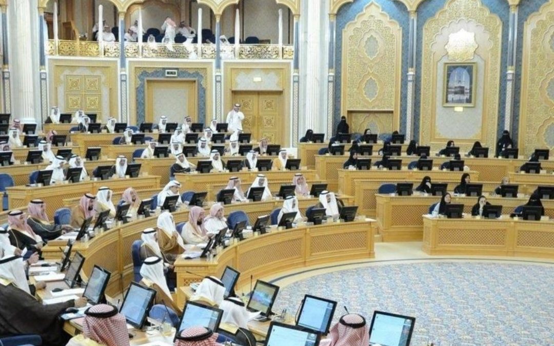 الشورى يصوت على تعيين النساء قاضيات لأول مرة بمحاكم الأحوال الشخصية.