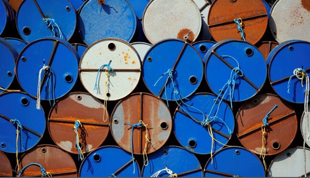 النفط يصعد بدعم تراجع المخزونات الأمريكية