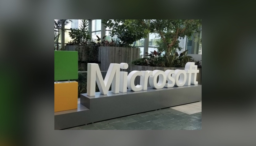 “مايكروسوفت” تقرر دمج مساعدها للذكاء الاصطناعي في أجهزة التلفزيون