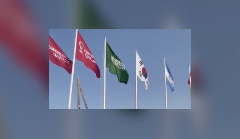 رفع العلم السعودي على كورنيش الدوحة بعد تأهل “الأخضر” لمونديال قطر 2022