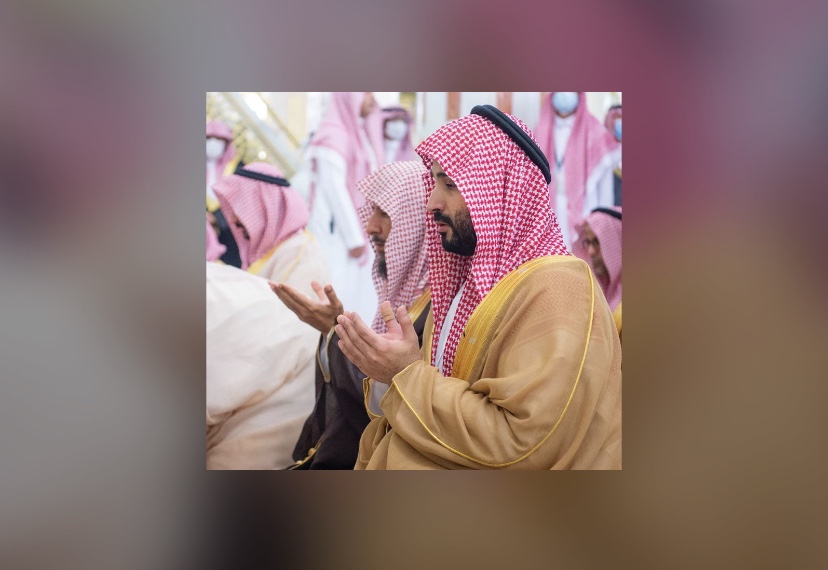 ولي العهد يزور المسجد النبوي ويؤدي الصلاة في الروضة الشريفة
