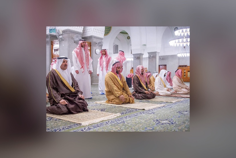 ولي العهد يزور مسجد قباء ويؤدي ركعتي تحية المسجد