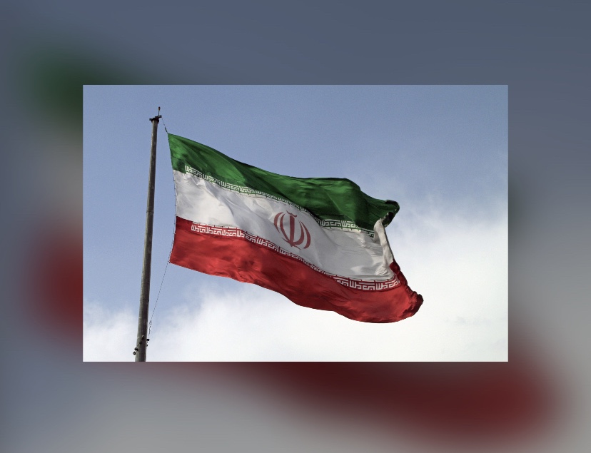 إيران تعلن إعادة “السيطرة المشددة” على مضيق هرمز وتتهم واشنطن بـ “القرصنة البحرية”