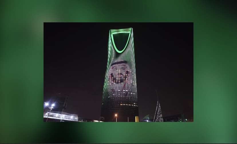 “السعودية” تتشح بالأخضر احتفالًا باليوم الوطني الـ 92.. تحت شعار “هي لنا دار”