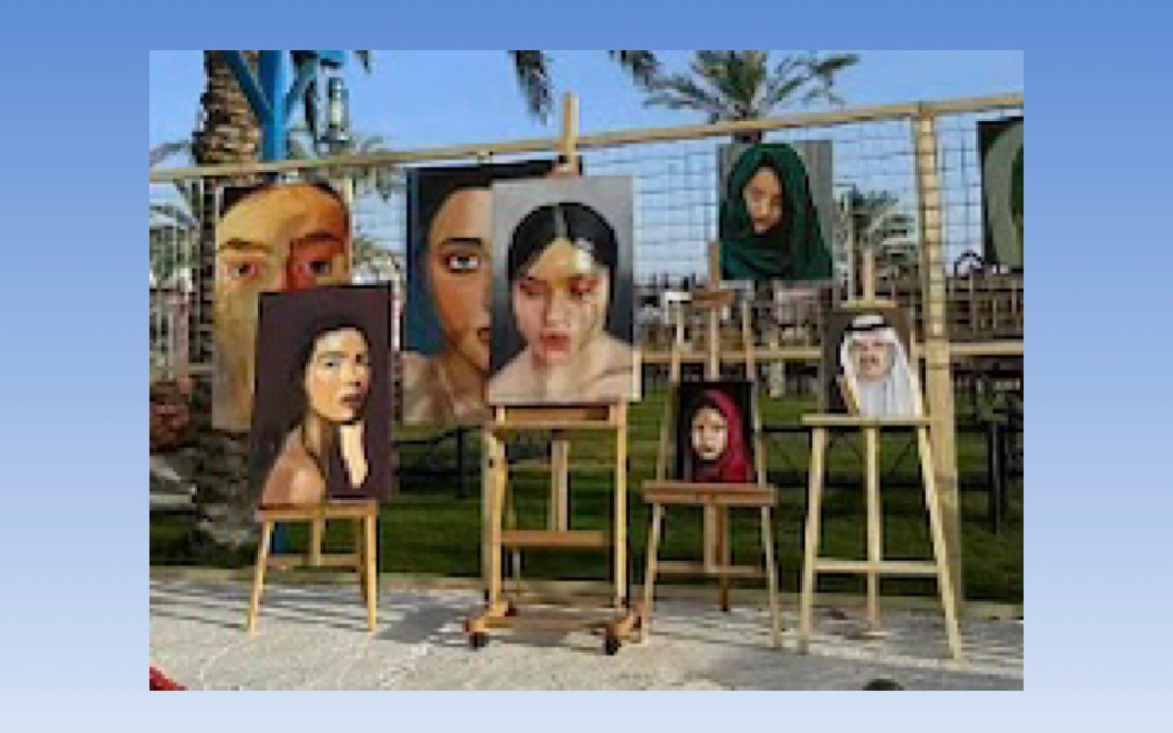 “رنيم” فنانة تُشكل بأناملها لوحات إبداعية على طرق وميادين حائل