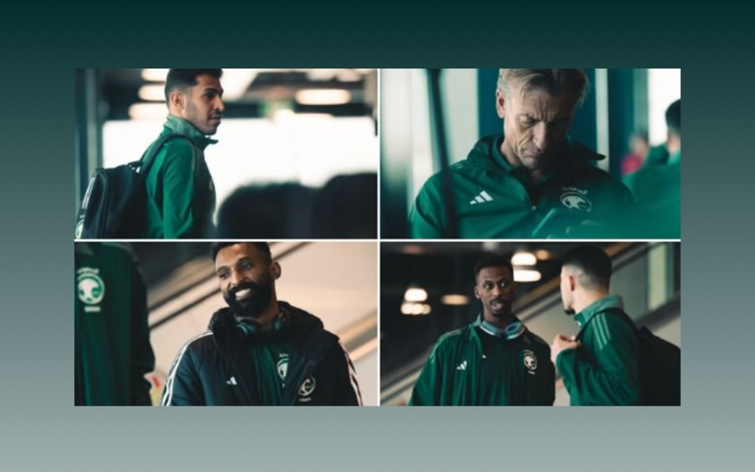 استعدادًا لمواجهة منتخب إندونيسيا المرتقبة.. بعثة “الأخضر” تصل إلى جاكرتا