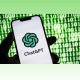 دراسة: الإفراط في استخدام ChatGPT يُضعف التفكير النقدي ويُعزز العزلة الاجتماعية