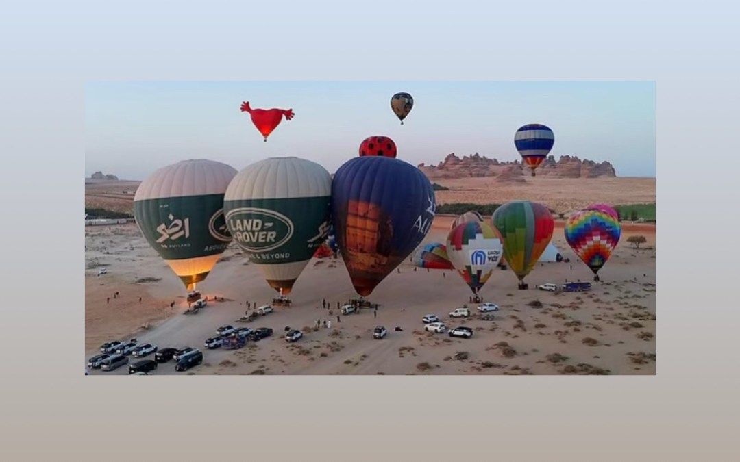 رحلات المناطيد في سماء العُلا.. تحليق بين الطبيعة والتراث