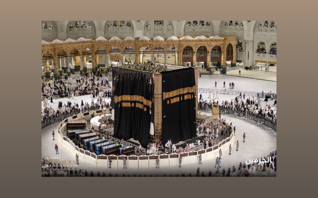 ليلة تبديل كسوة الكعبة المشرفة.. استعدادات متقنة تُمهّد لارتداء ثوبها الجديد مع إشراقة العام الهجري