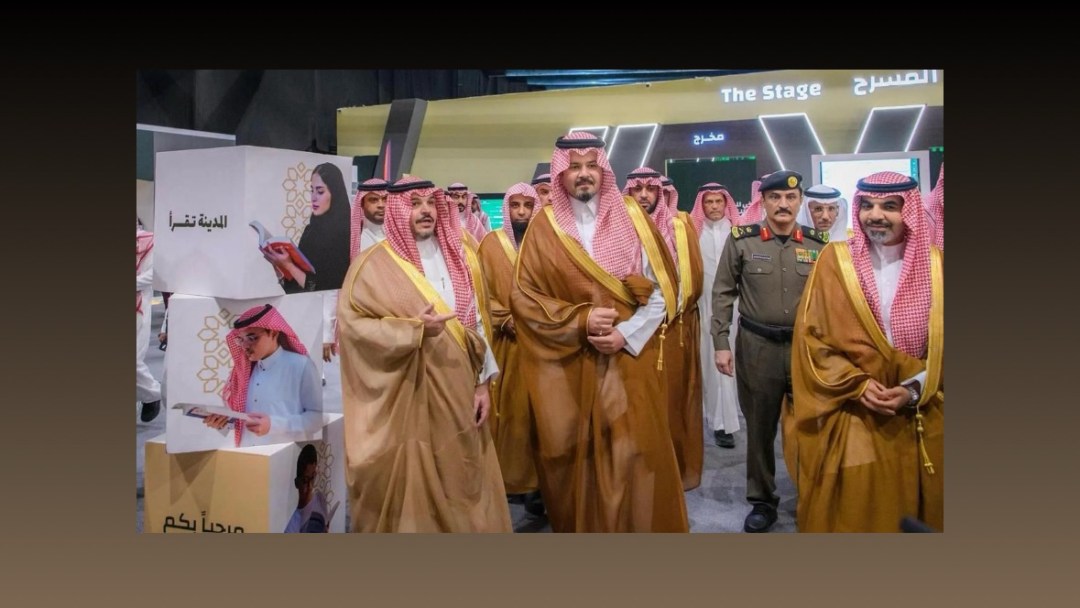 أمير منطقة المدينة المنورة يزور معرض الكتاب ويشيد بمكانة المدينة الثقافية