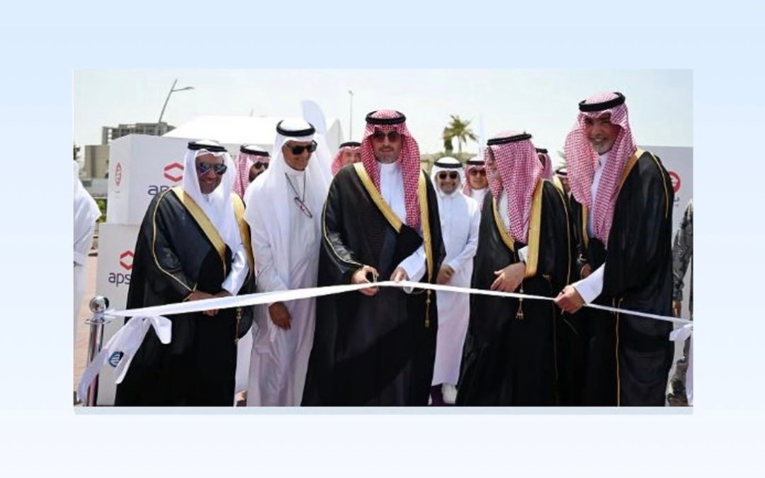 محافظ جدة يُدشِّن خدمة التاكسي البحري الفاخر